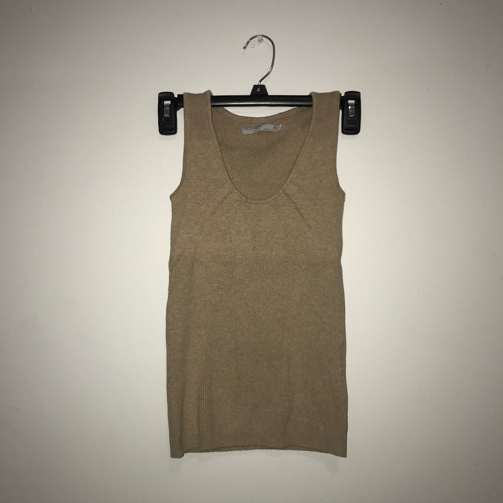 Cute beige Old Navy top.